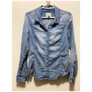 Guess button down top